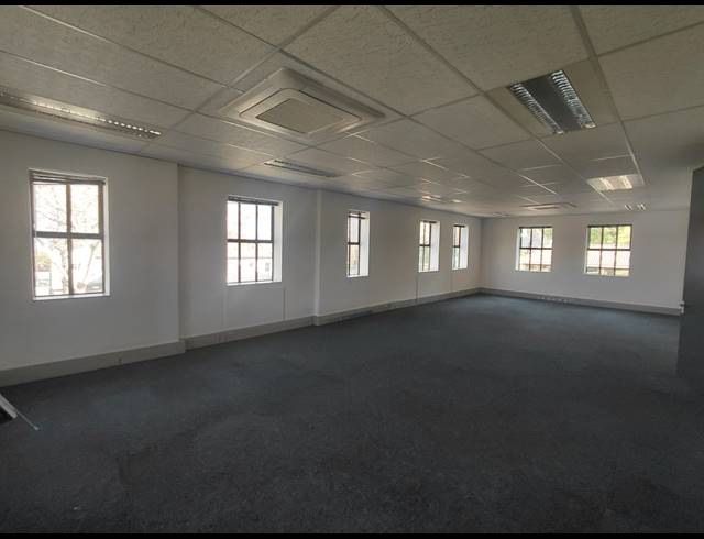 470M² OFFICE TO LET IN BRYANSTON